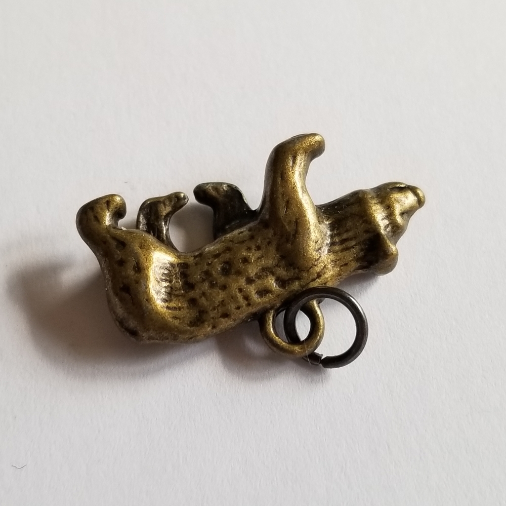 Relisted - Bear pendant charm antiqued gold tone metal animal - Picture 8 of 10